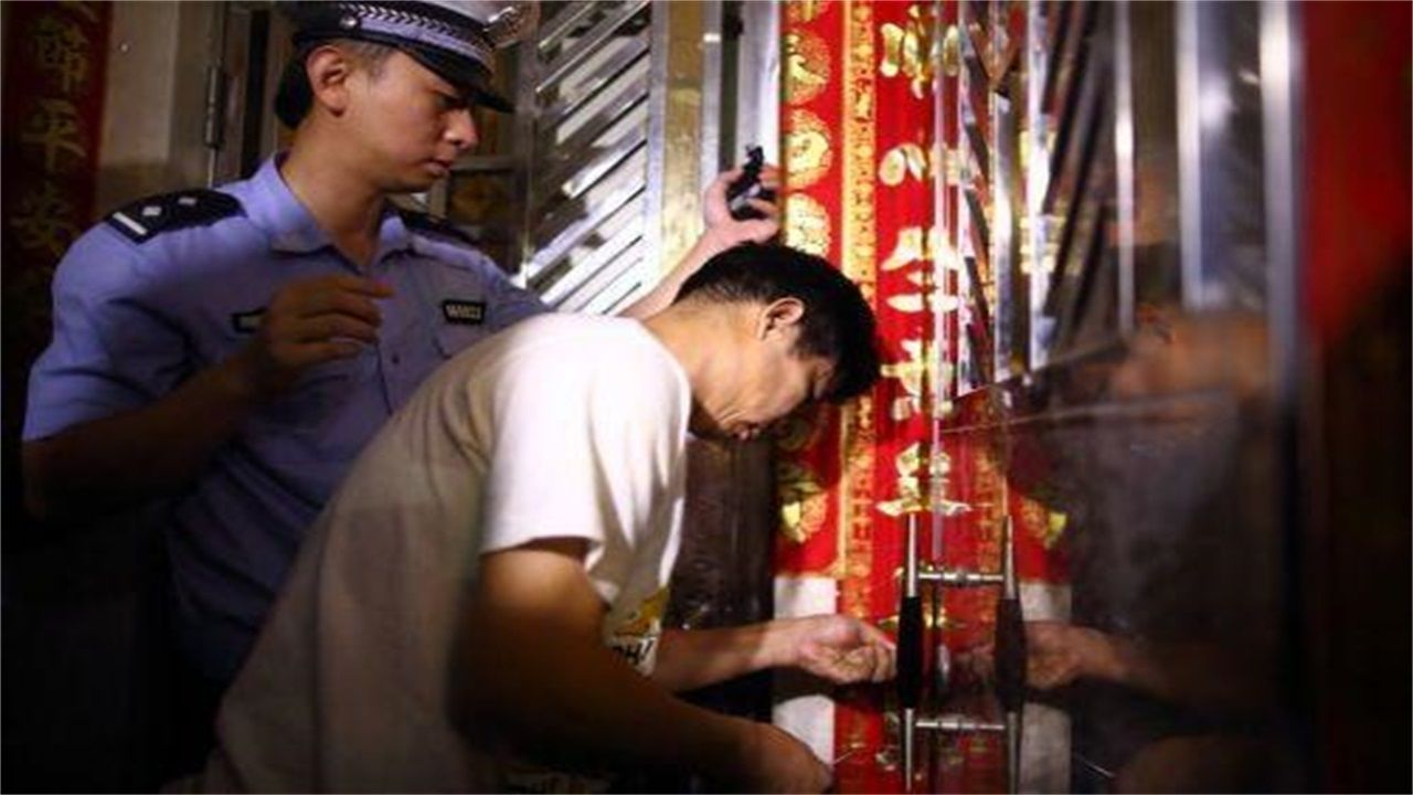 乐元镇请开锁师傅开了锁后，师傅为什么一般都不进门，就算主人请也不进去？